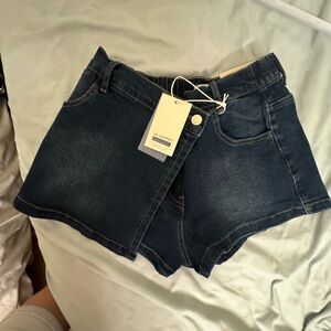 Asymmetrical mini denim shorts